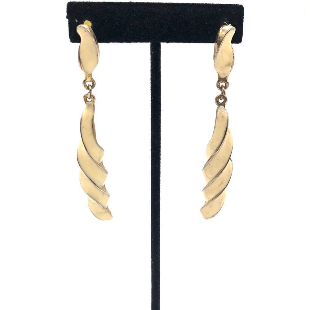 🍭6/$30 Dangle Earrings W/ Cream coating